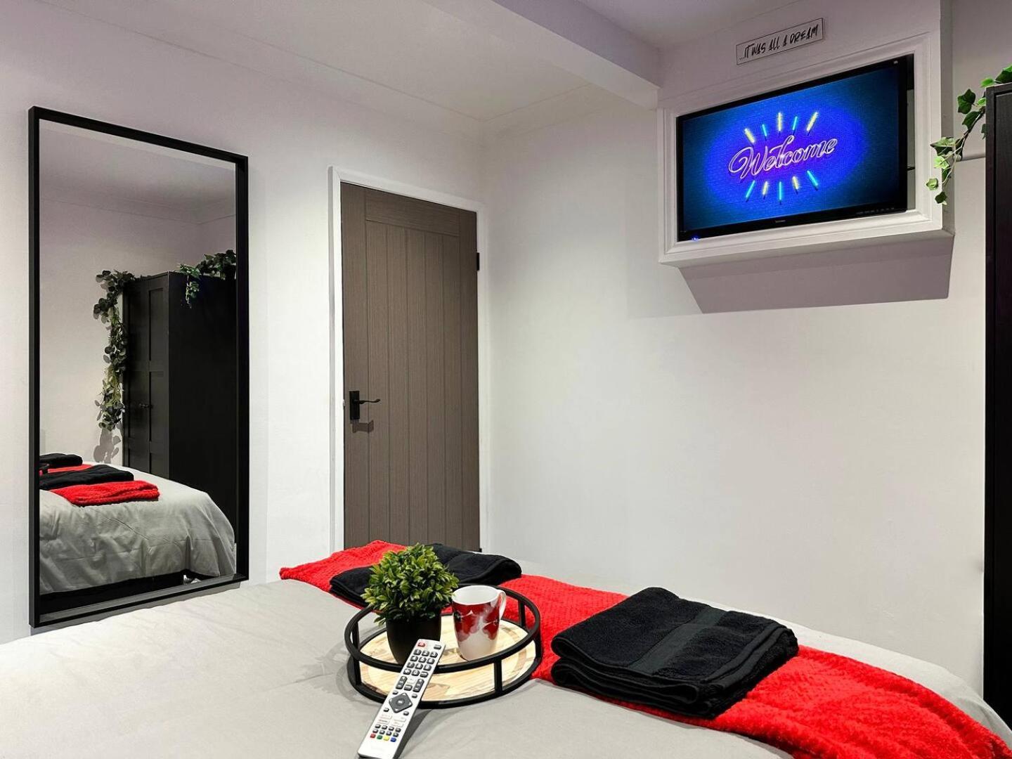 Boutique Backyard Bungalow - Brimsdown Enfield Esterno foto